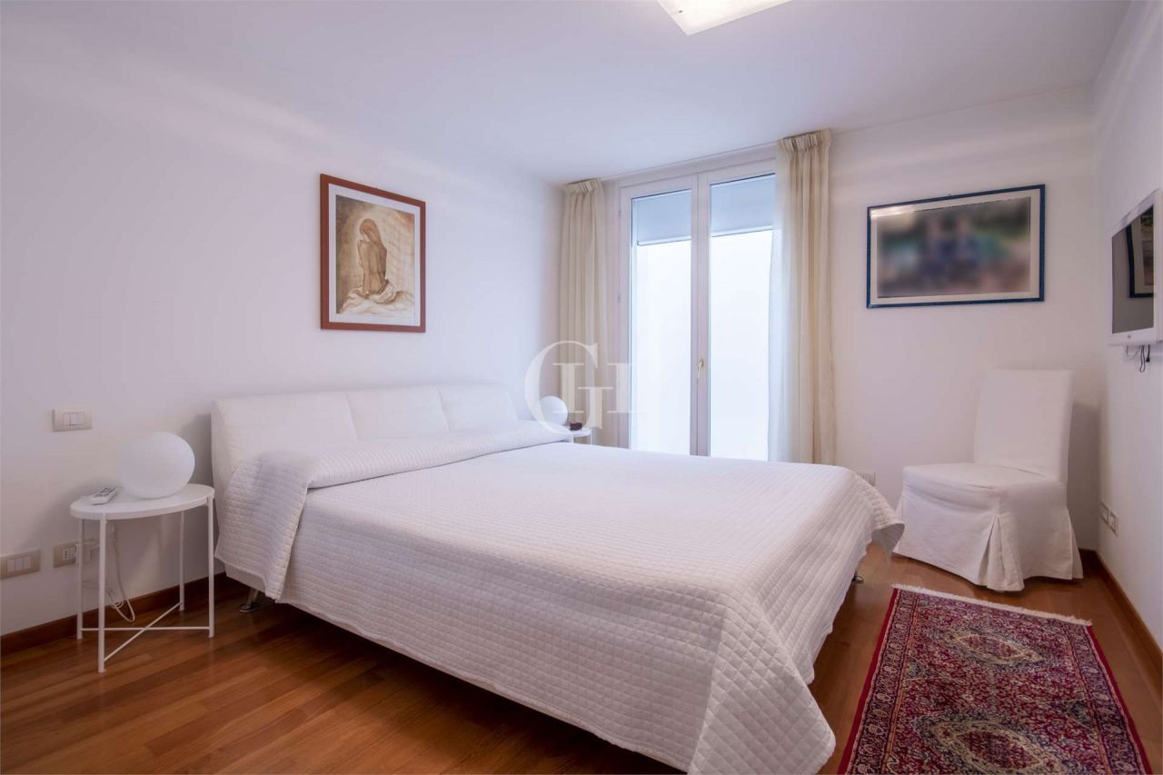 Villa on Lake Garda, Italy, 500 m² - picture 8