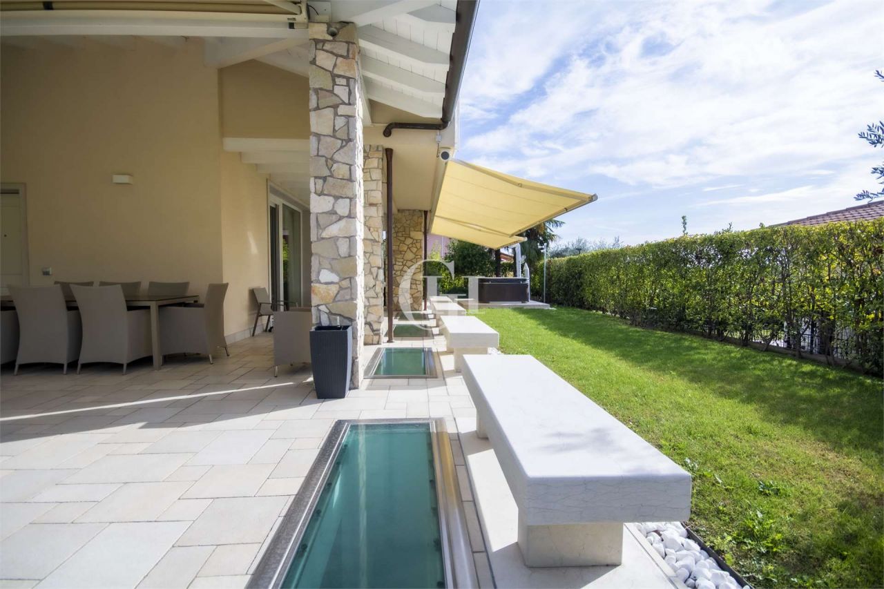 Villa on Lake Garda, Italy, 500 m² - picture 4