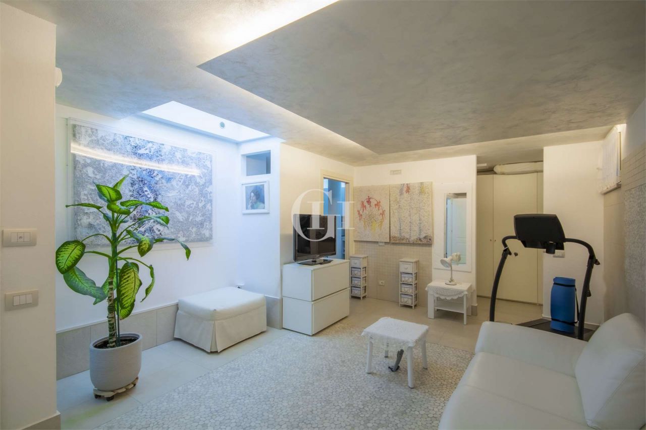 Villa on Lake Garda, Italy, 500 m² - picture 17