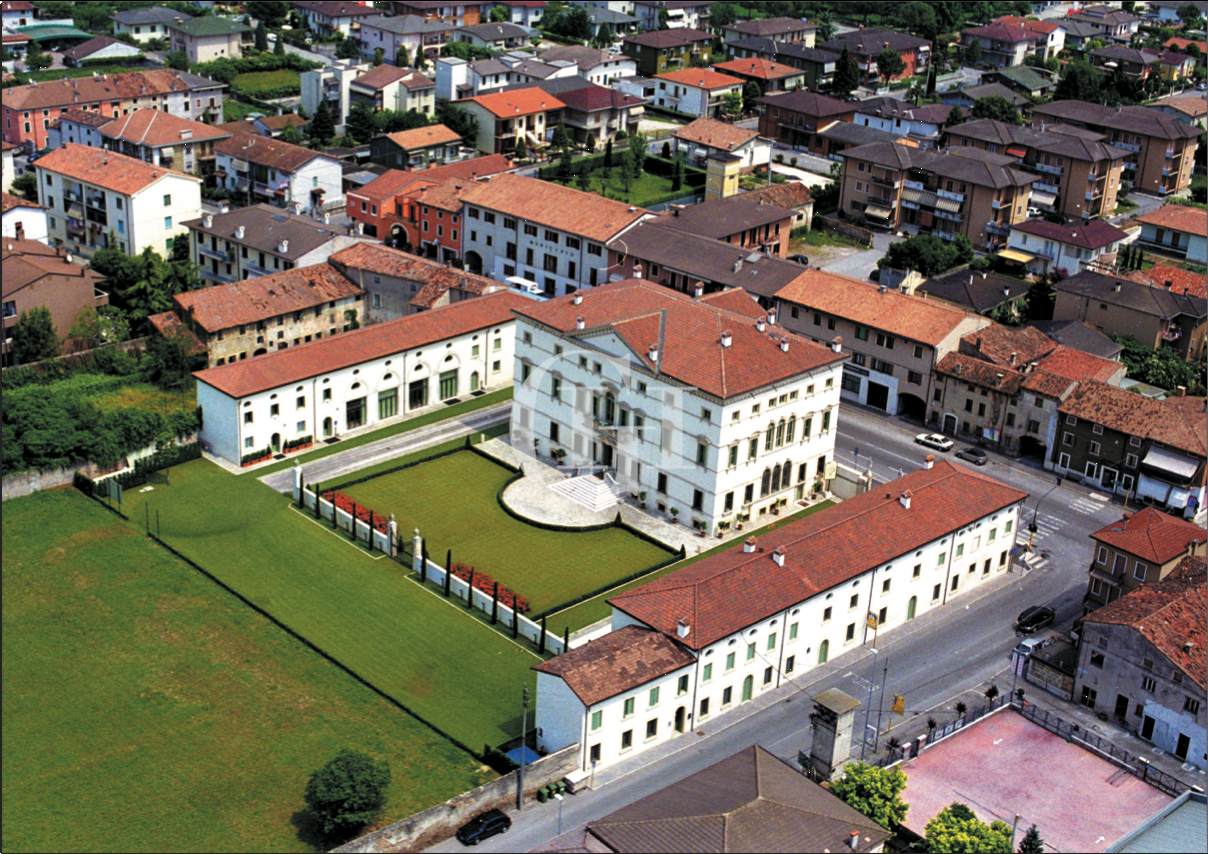 Villa à Vérone, Italie, 3 582 m² - image 1