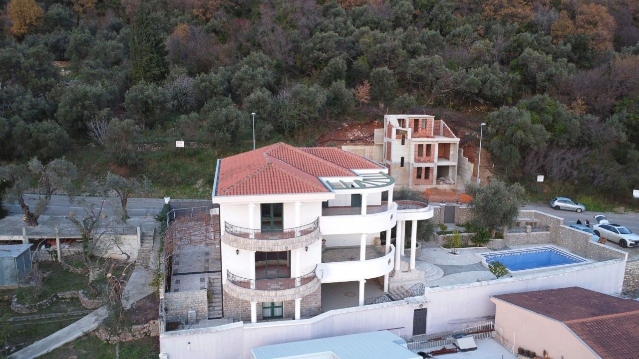 Villa in Petrovac, Montenegro, 422 m² - Foto 1