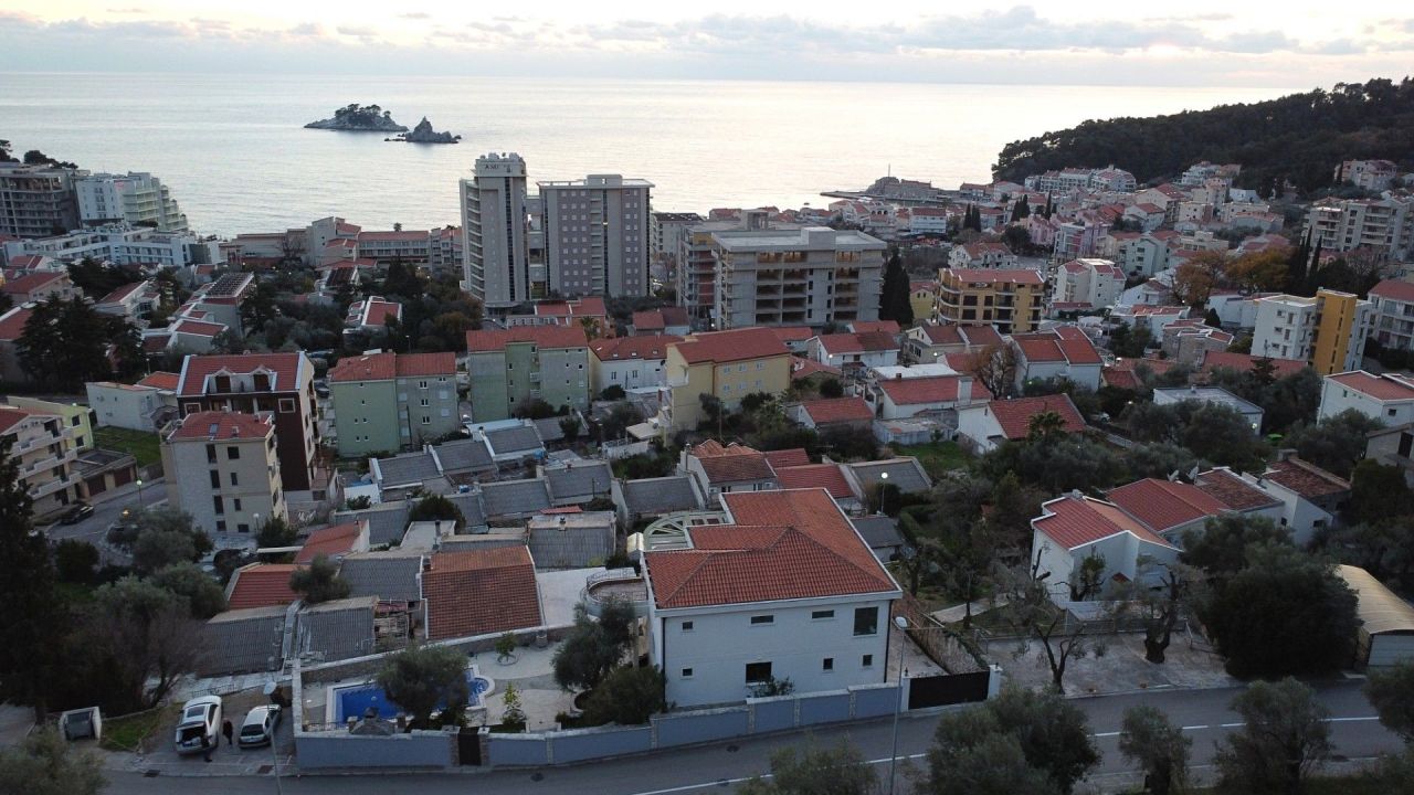 Villa a Petrovac, Montenegro, 422 m² - foto 2