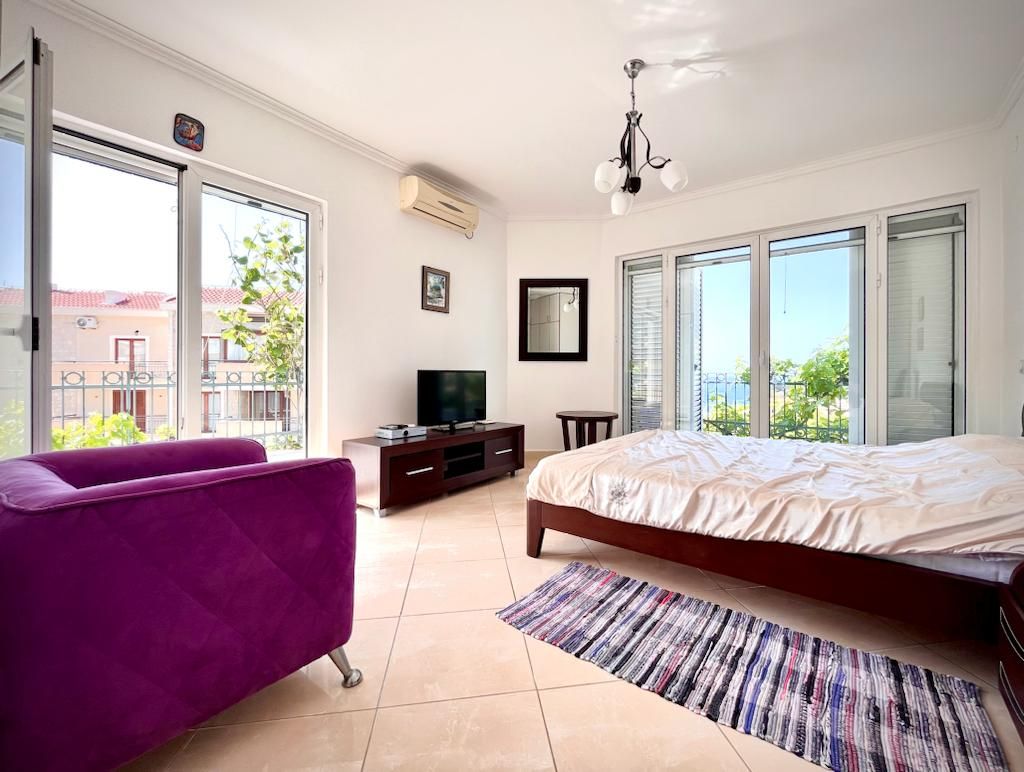 Maison à Petrovac, Monténégro, 260 m² - image 9