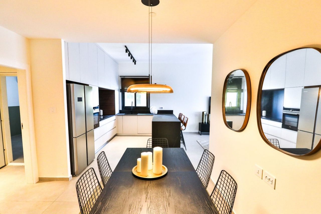 Flat in Bat Yam, Israel, 125 m² - picture 6