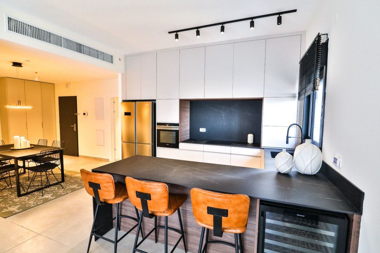 Flat in Bat Yam, Israel, 125 m² - picture 2