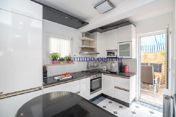 Maison à Trogir, Croatie, 200 m² - image 5