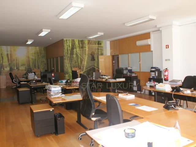 Office in Porto, Portugal, 360 m² - picture 1