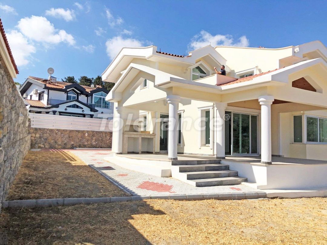 Villa à Alsancak, Chypre, 250 m² - image 1