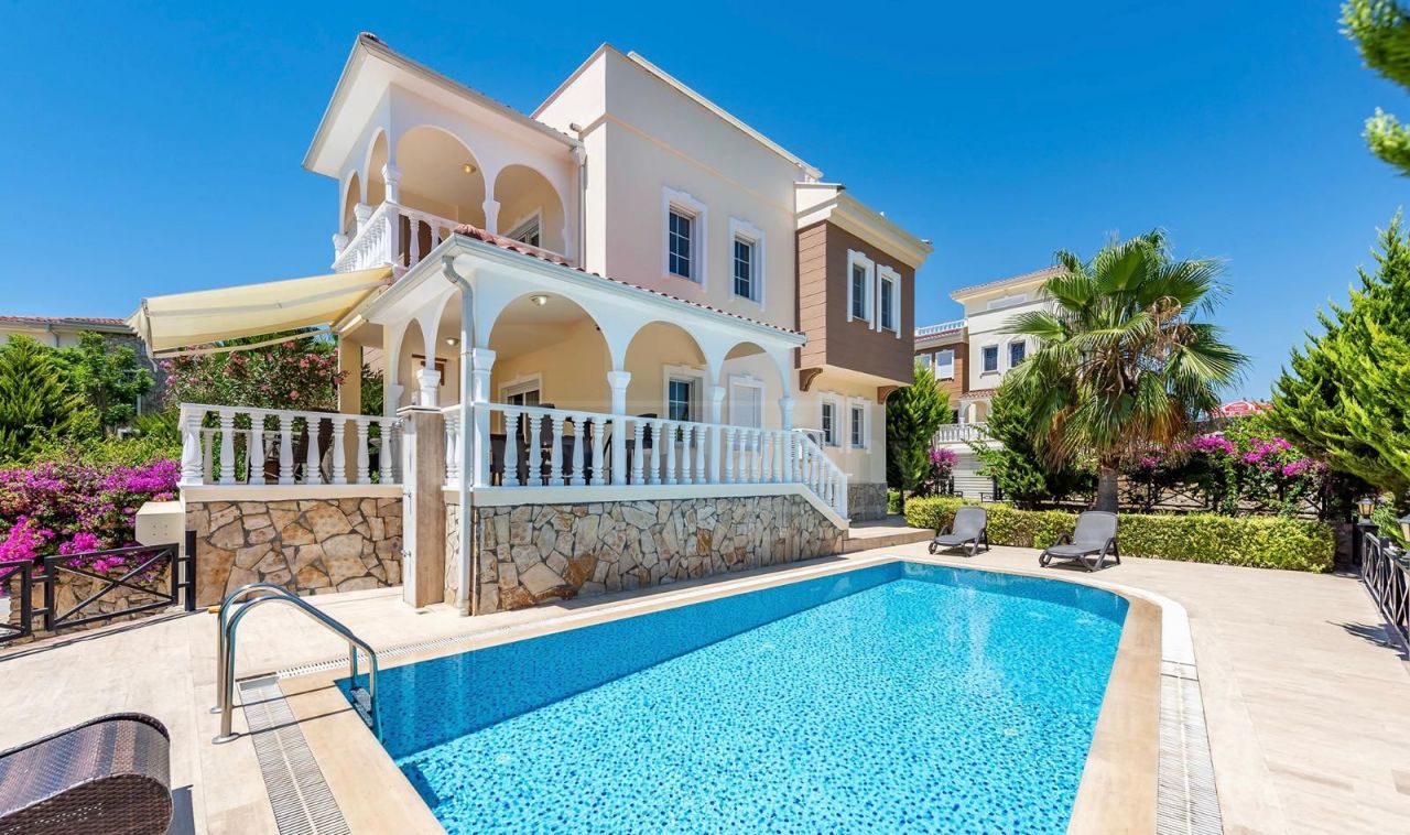 Villa in Alanya, Türkei, 250 m² - Foto 1