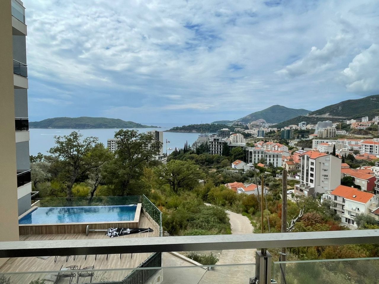 Piso en Rafailovici, Montenegro, 77 m² - imagen 1