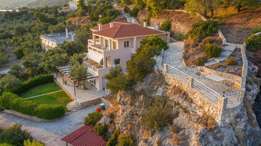 Villa en Loutraki, Grecia, 600 m² - imagen 1