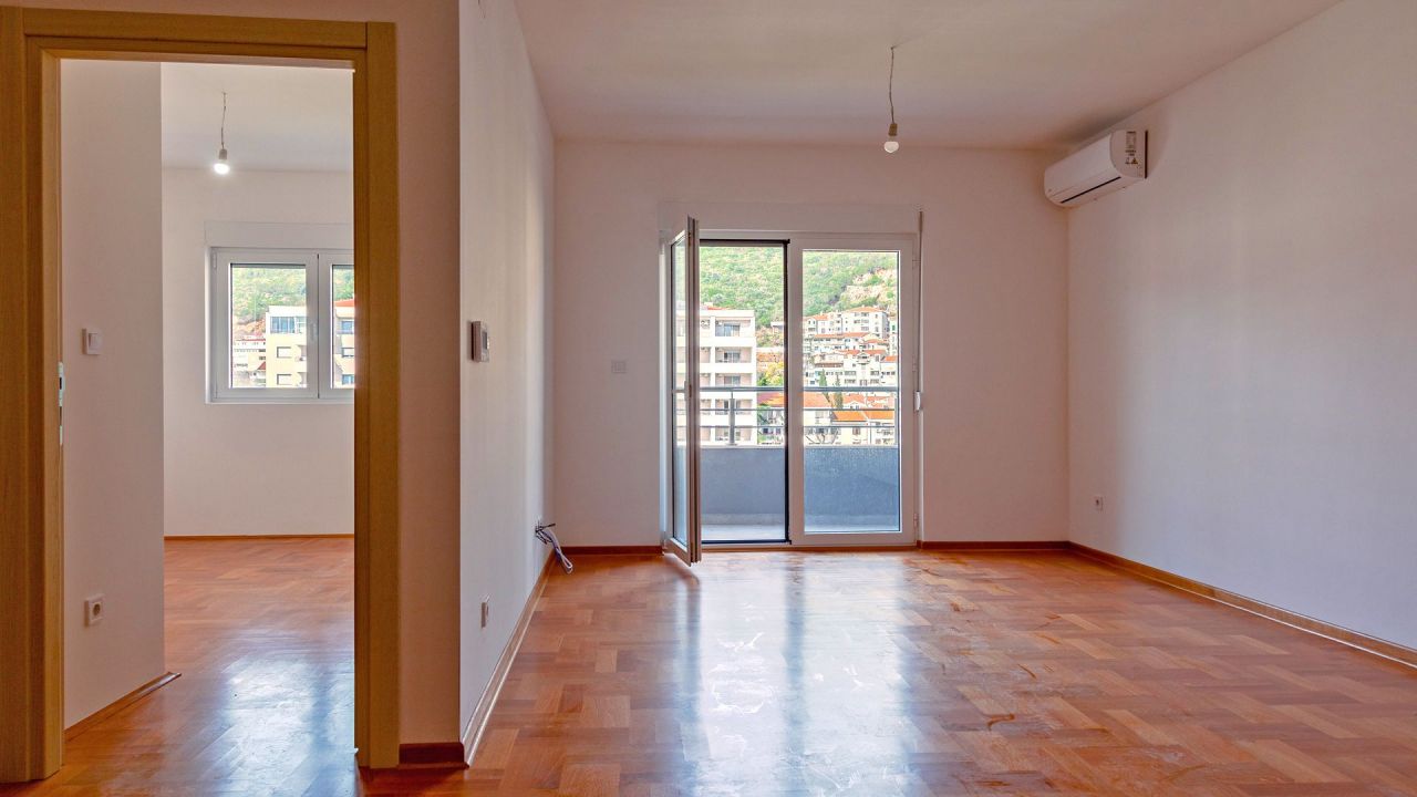 Wohnung in Budva, Montenegro, 45 m² - Foto 1