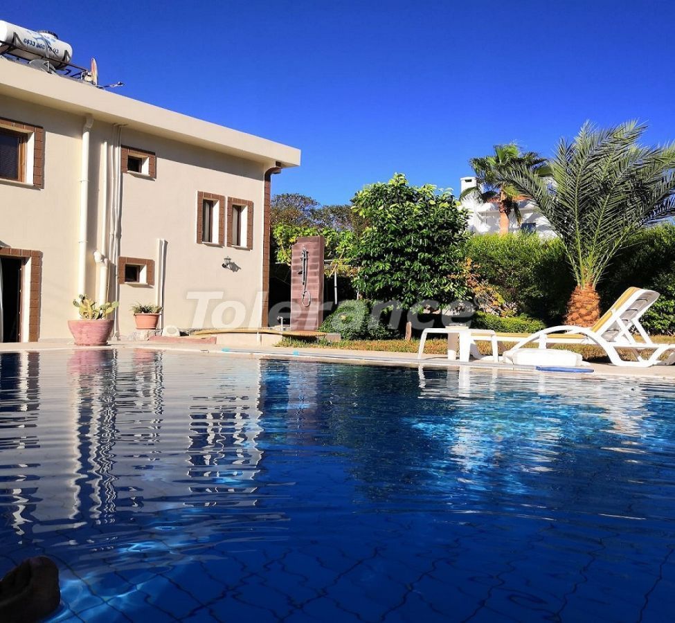 Villa à Bellapaïs, Chypre, 220 m² - image 1