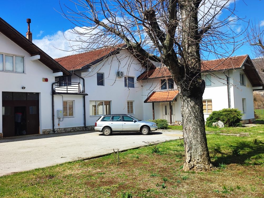 Commercial apartment building in Niksic, Montenegro, 1 500 m² - picture 3