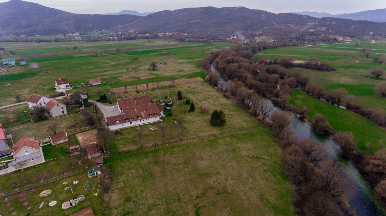 Commercial apartment building in Niksic, Montenegro, 1 500 m² - picture 2