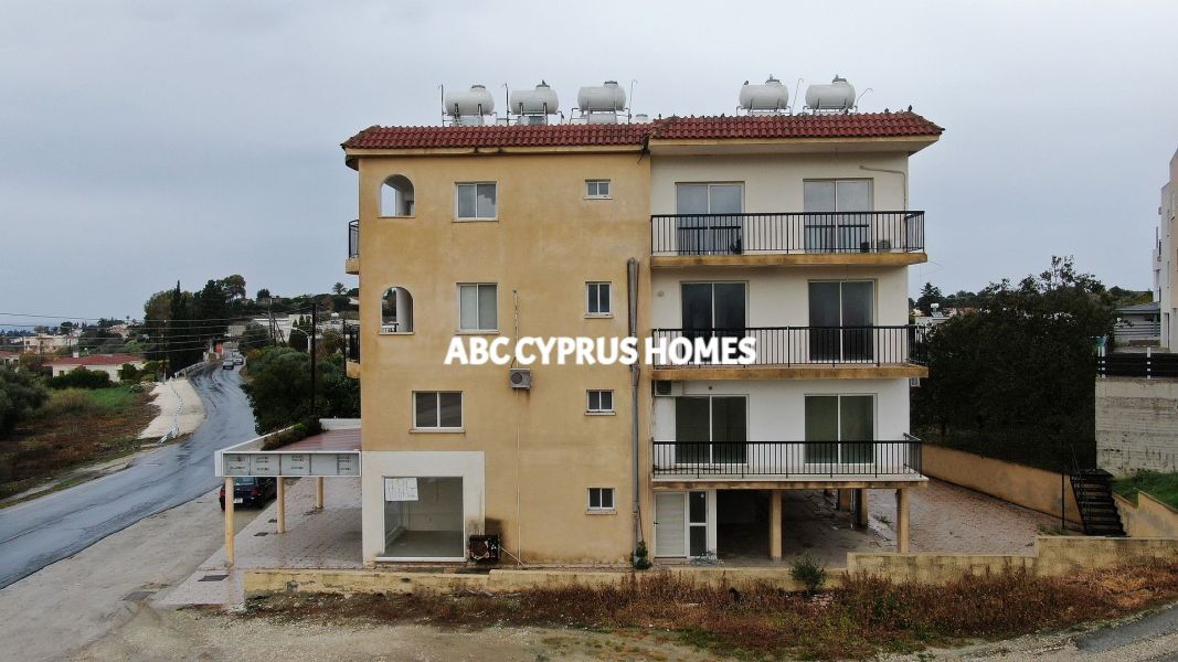 Commercial apartment building in Paphos, Cyprus, 646 m² - picture 1