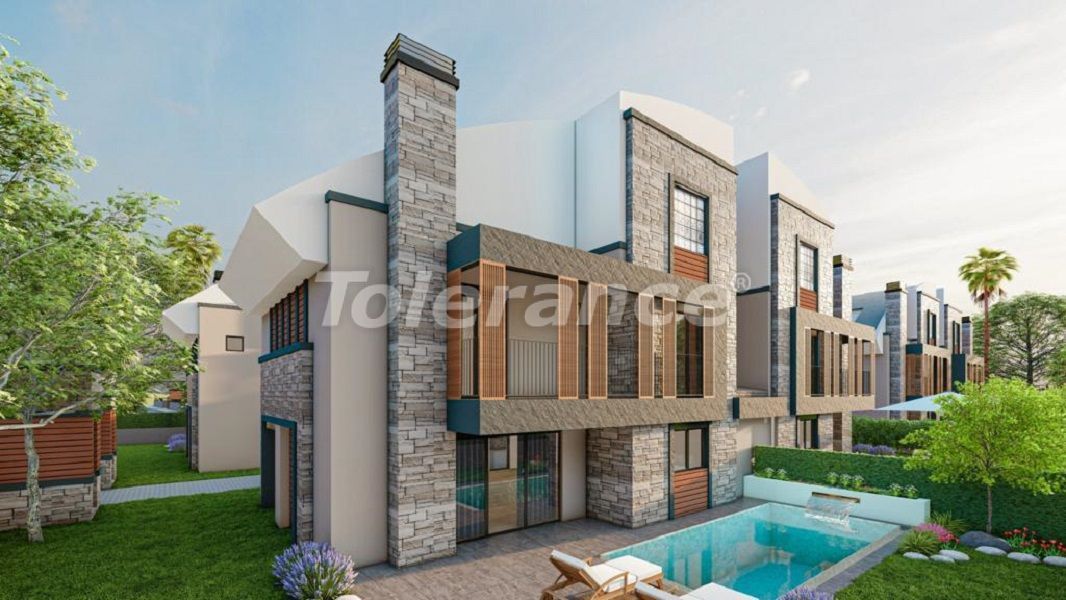 Villa in Lara, Türkei, 365 m² - Foto 1