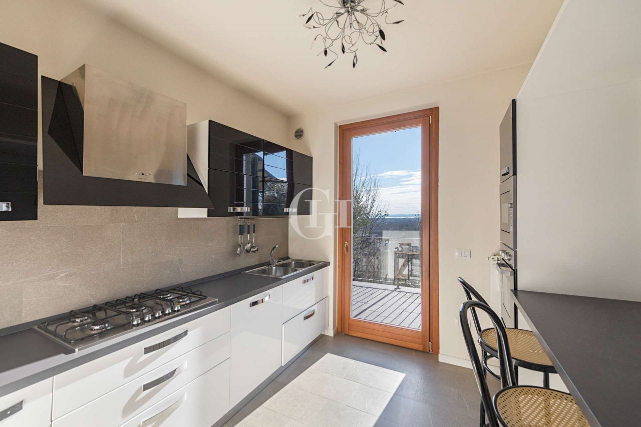 Villa on Lake Garda, Italy, 147 m² - picture 8