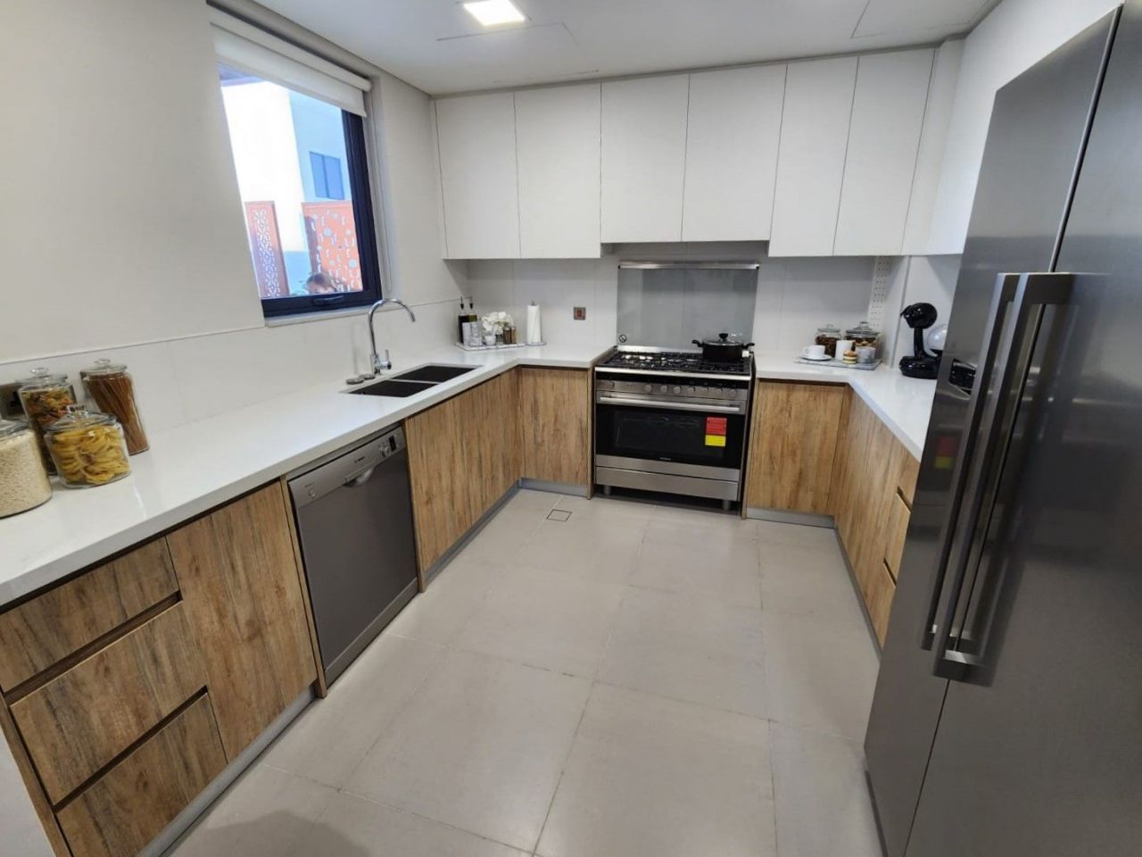 Villa in Abu Dhabi, UAE, 210 m² - picture 3