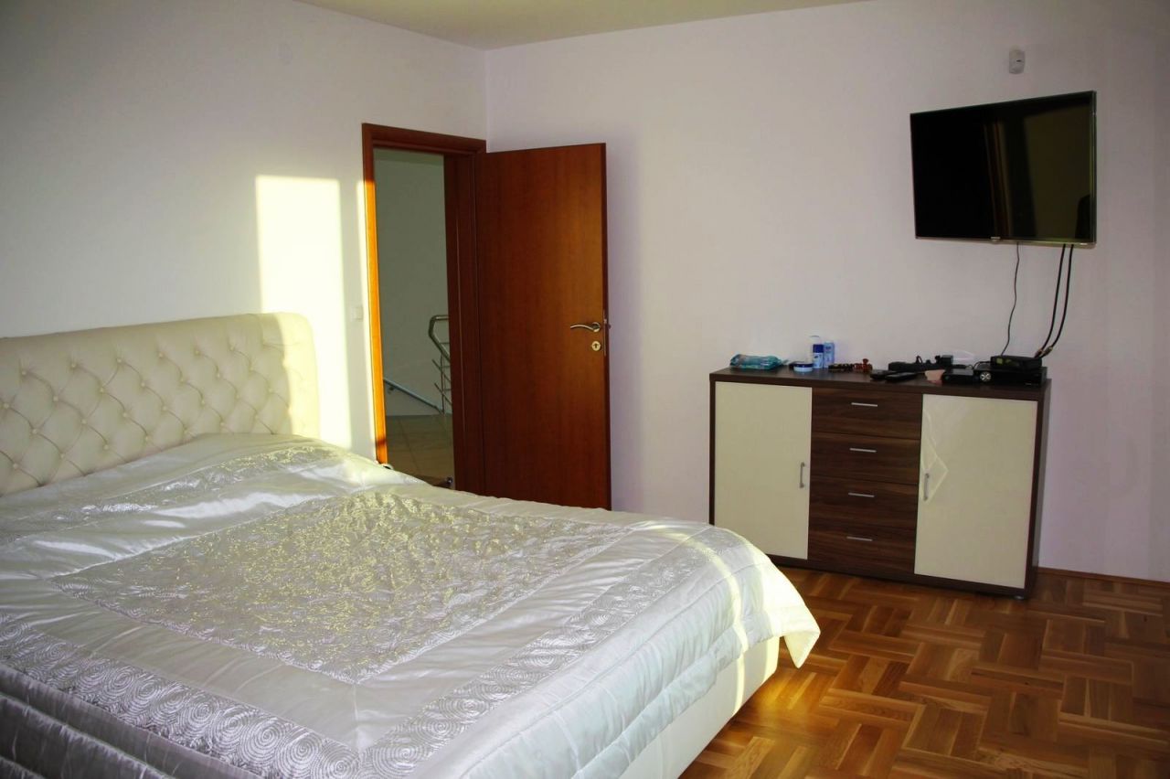 Villa in Bar, Montenegro, 366 m² - picture 12