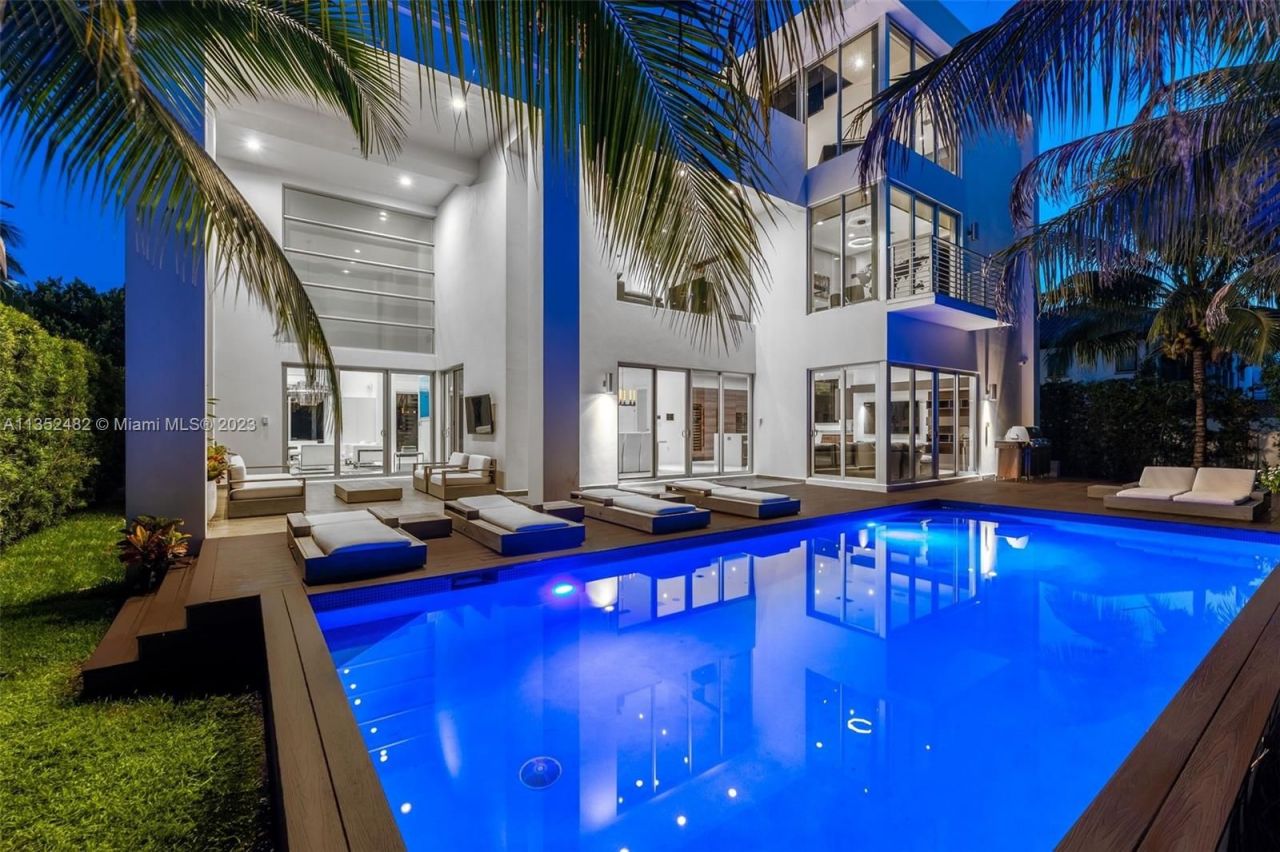 Villa in Miami, USA, 500 m² - Foto 1