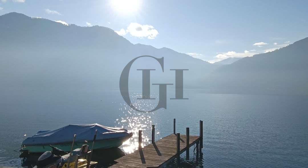 Villa in Lake Lugano, Italy, 250 m² - picture 1