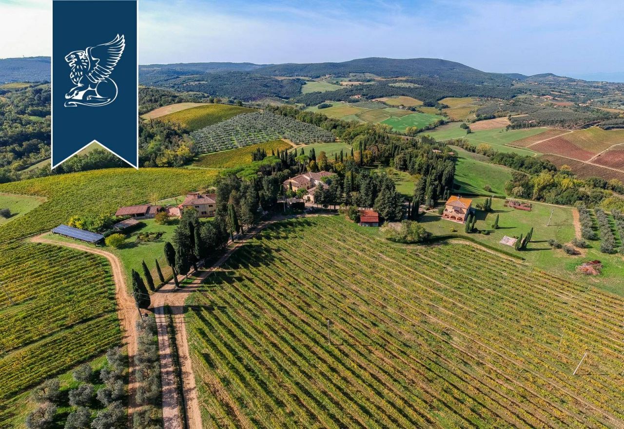 Ferme à San Gimignano, Italie, 3 900 m² - image 1