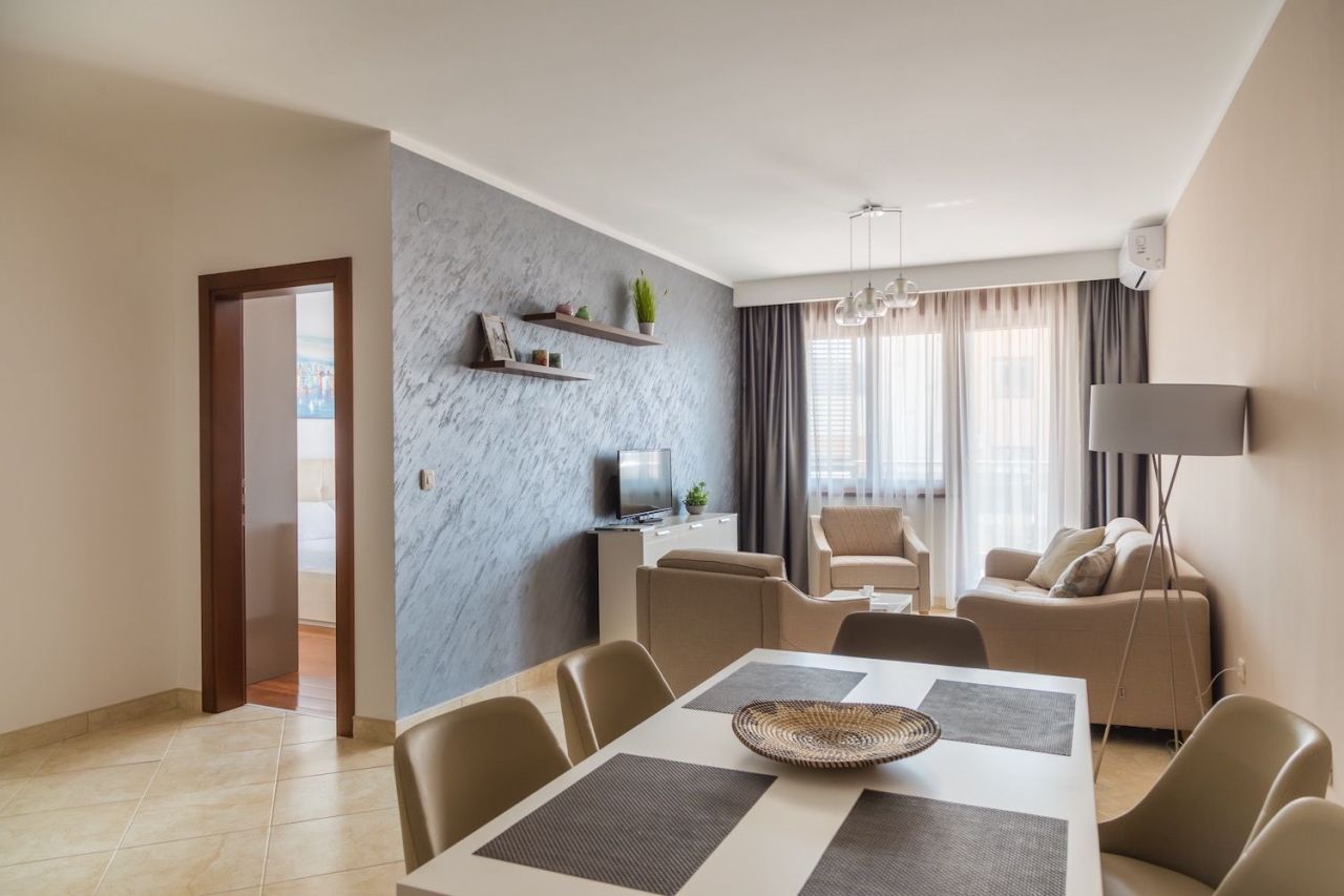 Piso en Becici, Montenegro, 67 m² - imagen 1