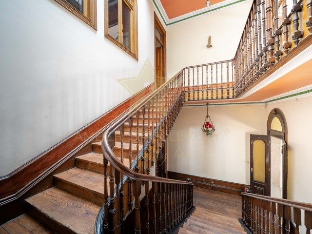 Commercial property in Porto, Portugal, 600 m² - picture 5