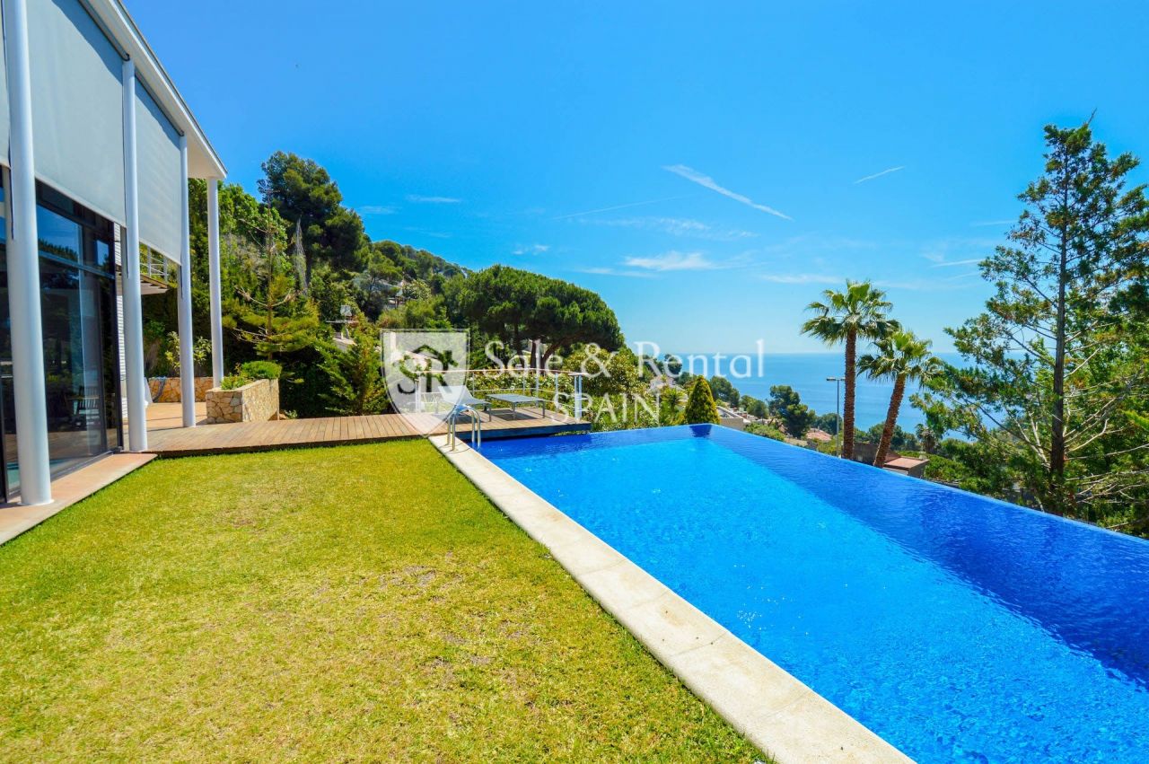 Villa à Blanes, Espagne, 600 m² - image 1