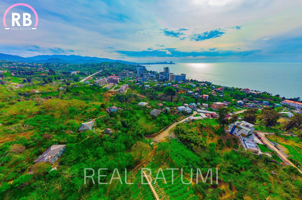 Terreno en Batumi, Georgia, 1 350 m² - imagen 1