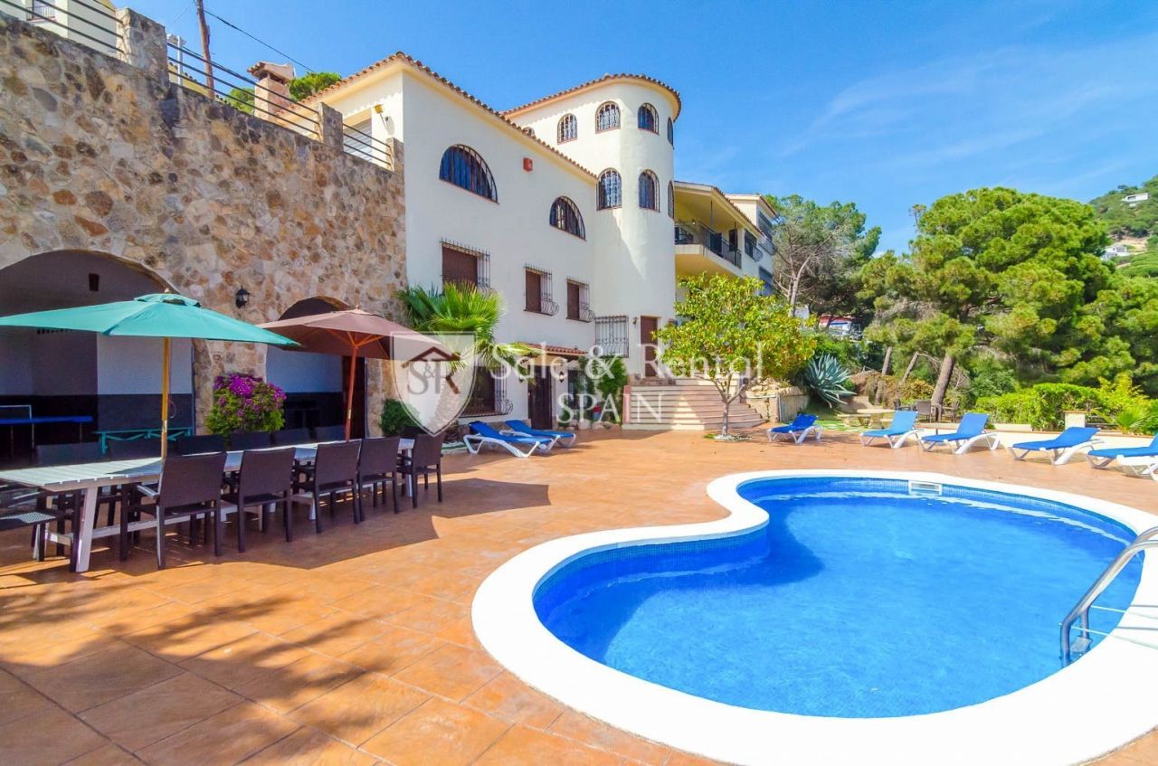 Villa en Lloret de Mar, España, 474 m² - imagen 1