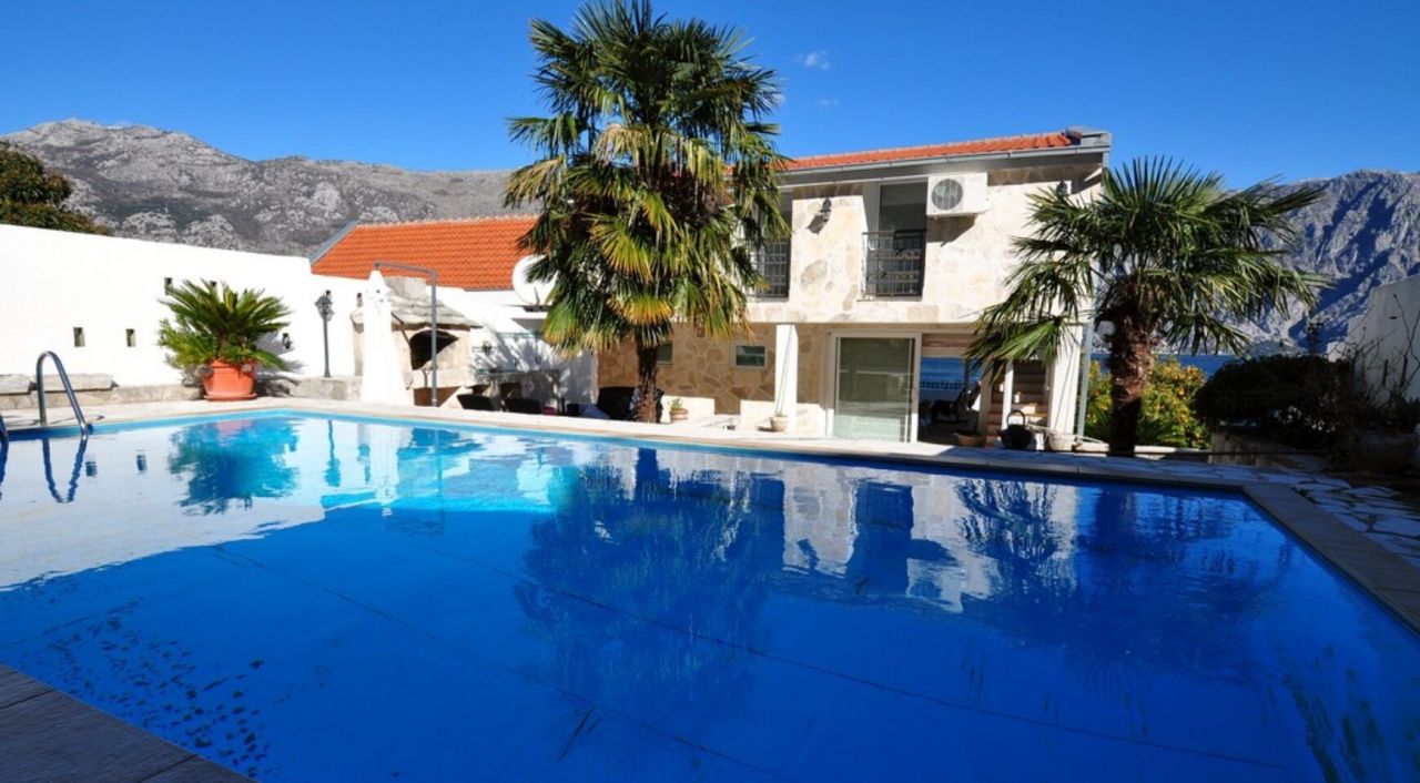 Villa à Stoliv, Monténégro, 280 m² - image 1