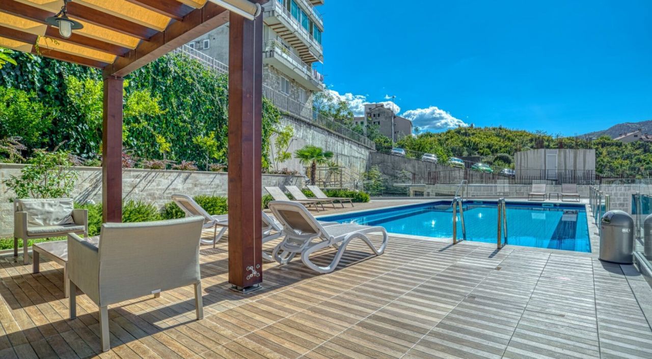 Villa in Dobrota, Montenegro, 507 m² - picture 1
