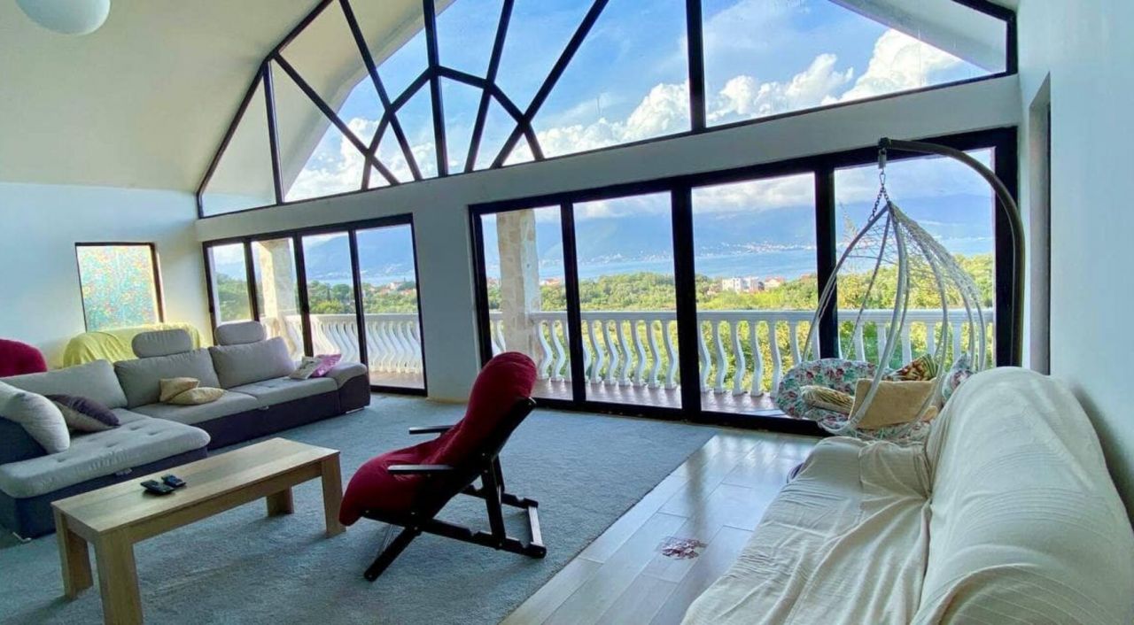 Villa in Krasici, Montenegro, 300 m² - Foto 1