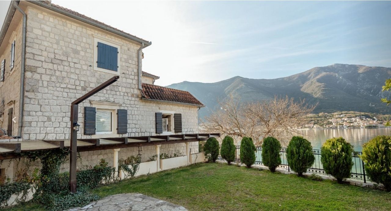 Villa a Dobrota, Montenegro, 246 m² - foto 4