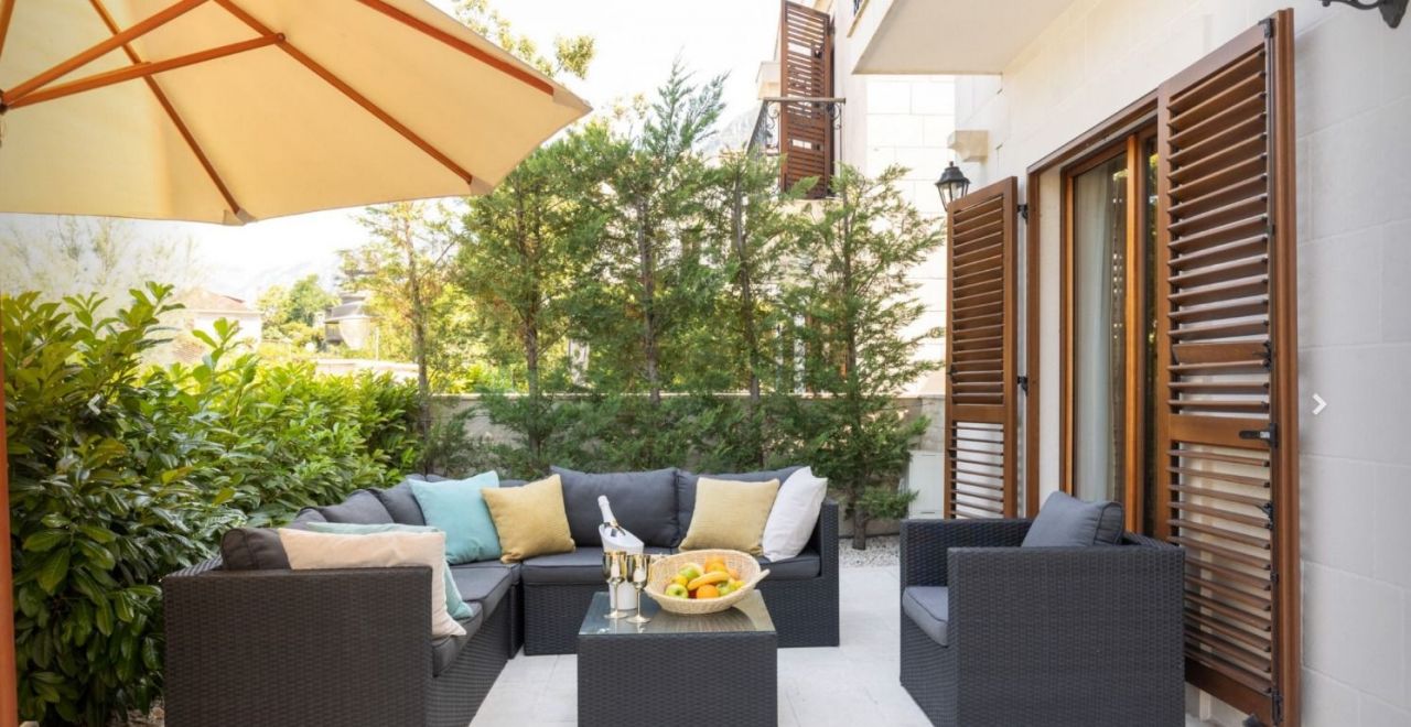 Villa in Dobrota, Montenegro, 198 m² - picture 4