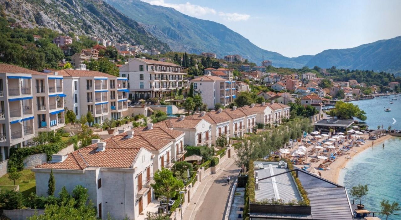 Villa in Dobrota, Montenegro, 198 m² - picture 6