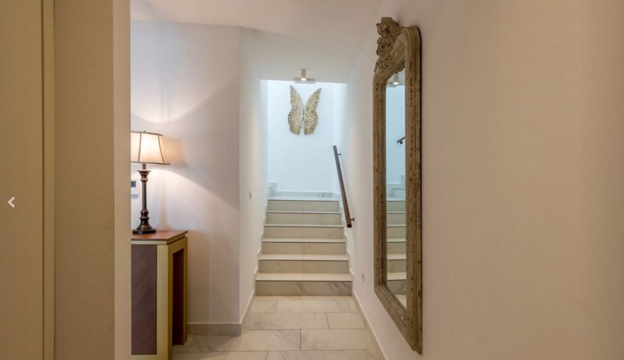 Villa in Dobrota, Montenegro, 198 m² - picture 15