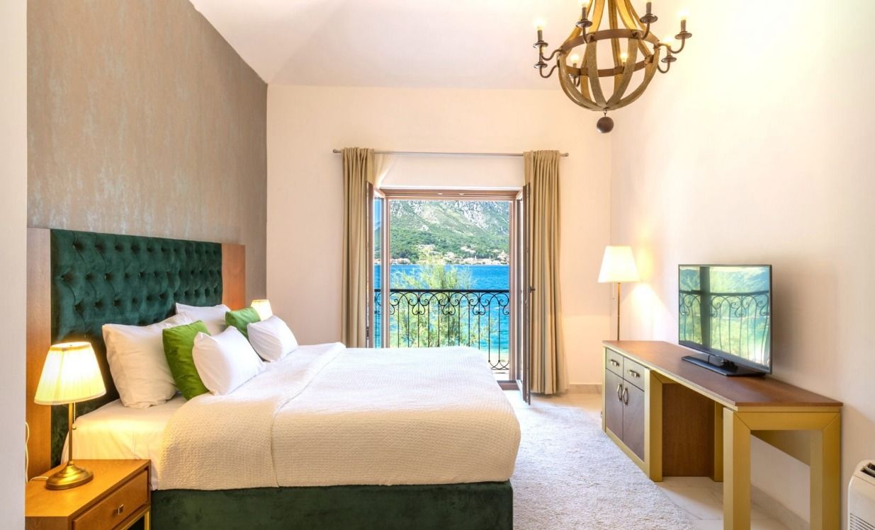 Villa in Dobrota, Montenegro, 198 m² - picture 17