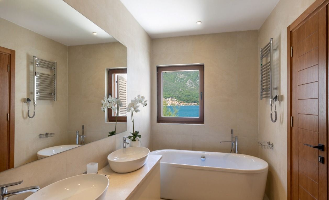 Villa in Dobrota, Montenegro, 198 m² - picture 19