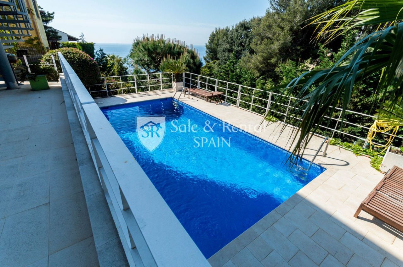 Villa in Lloret de Mar, Spain, 281 m² - picture 1