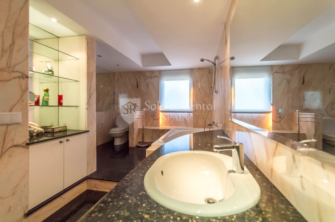 Cottage in Lloret de Mar, Spain, 450 m² - picture 11