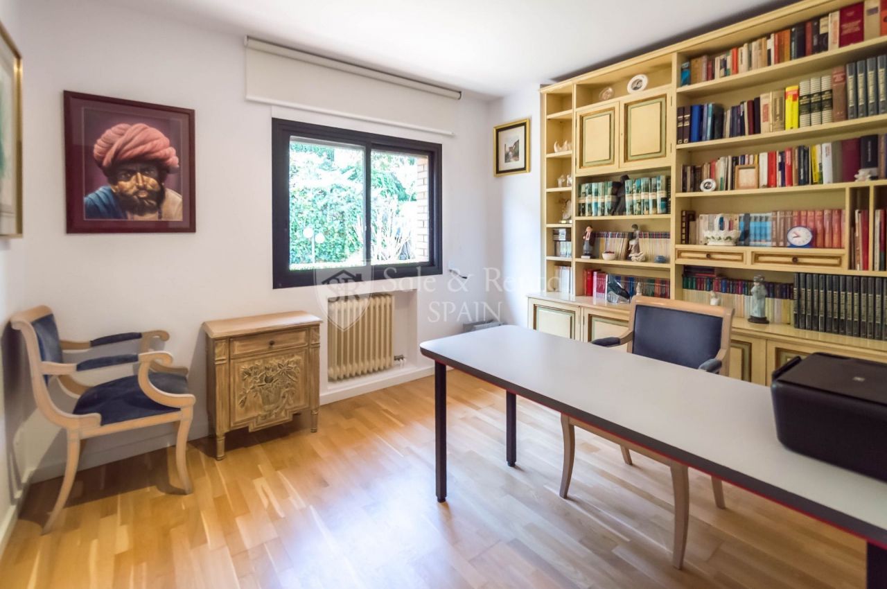 Cottage in Lloret de Mar, Spain, 450 m² - picture 16