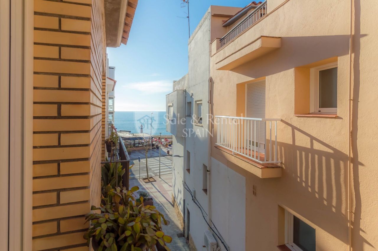 Cottage à Blanes, Espagne, 111 m² - image 2