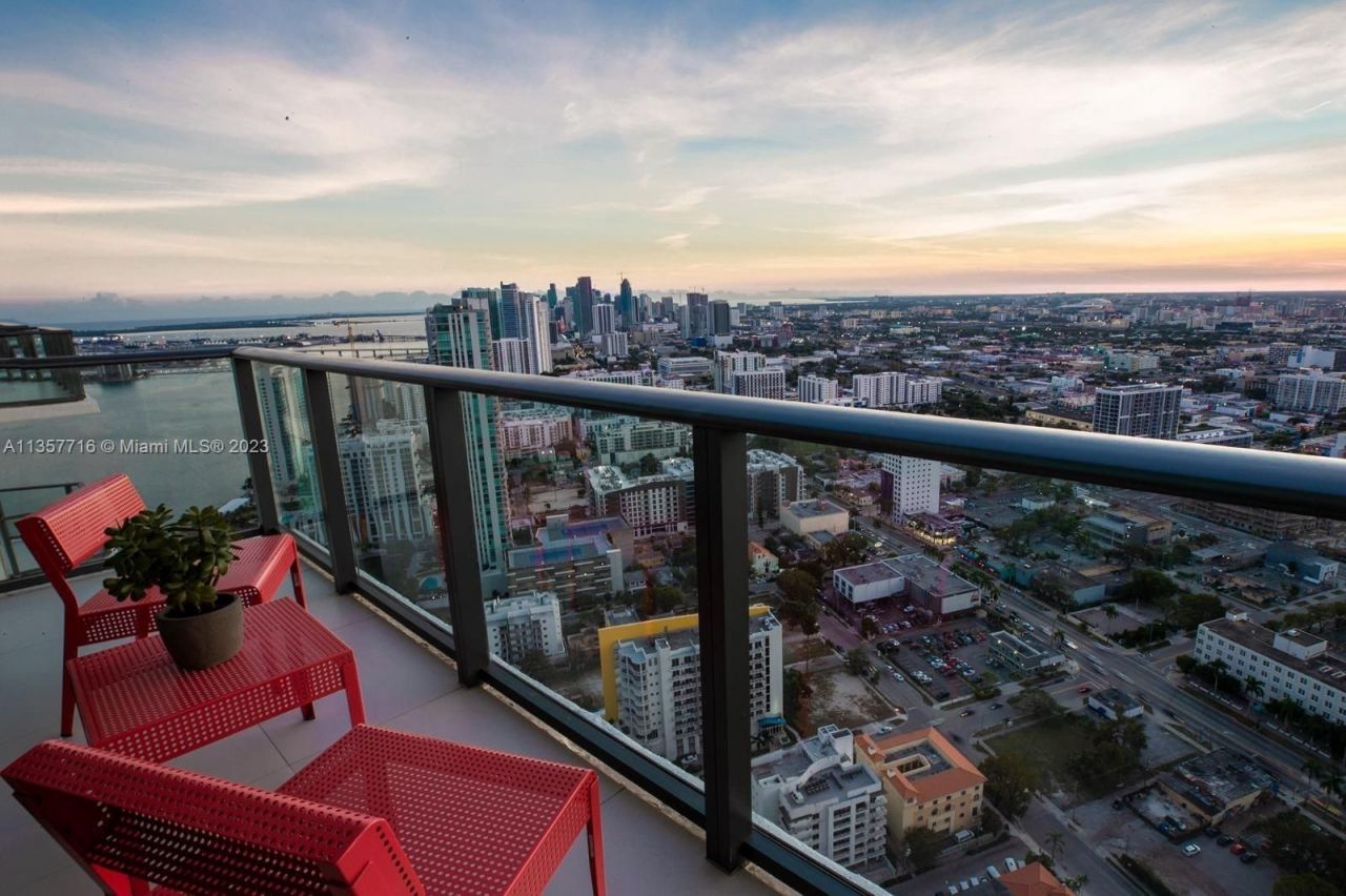 Penthouse à Miami, États-Unis, 80 m² - image 1