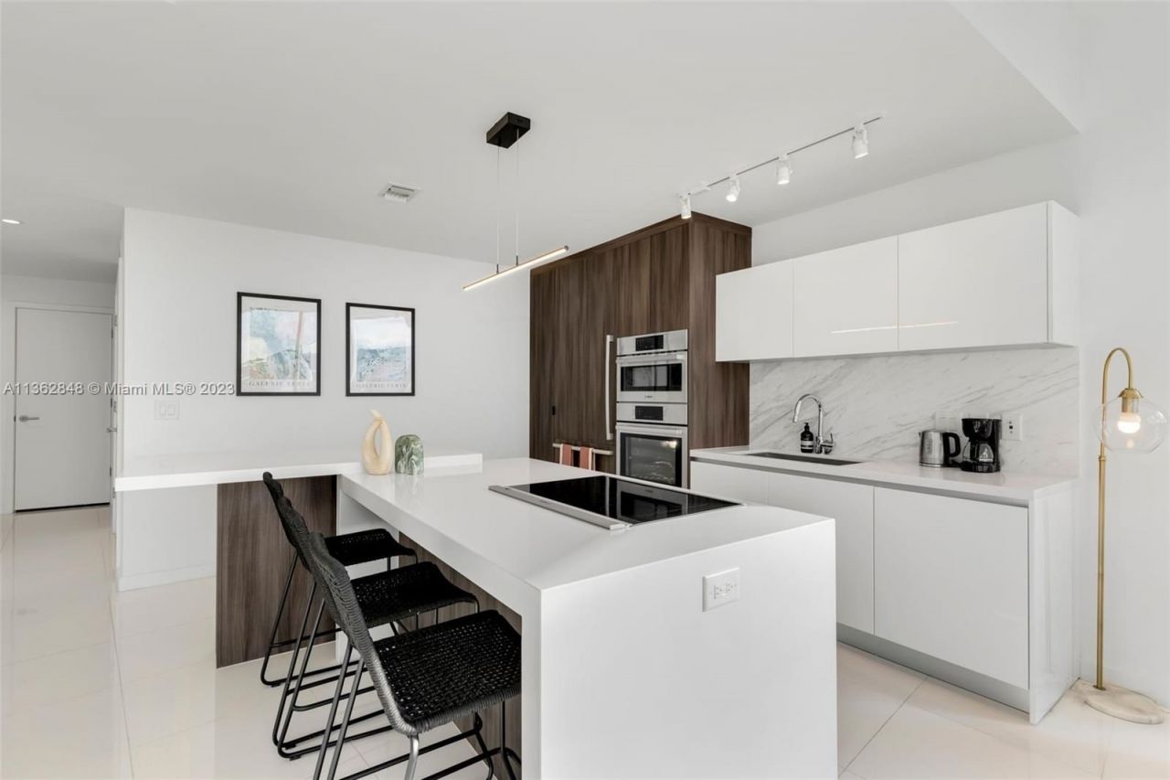 Flat in Miami, USA, 100 m² - picture 10