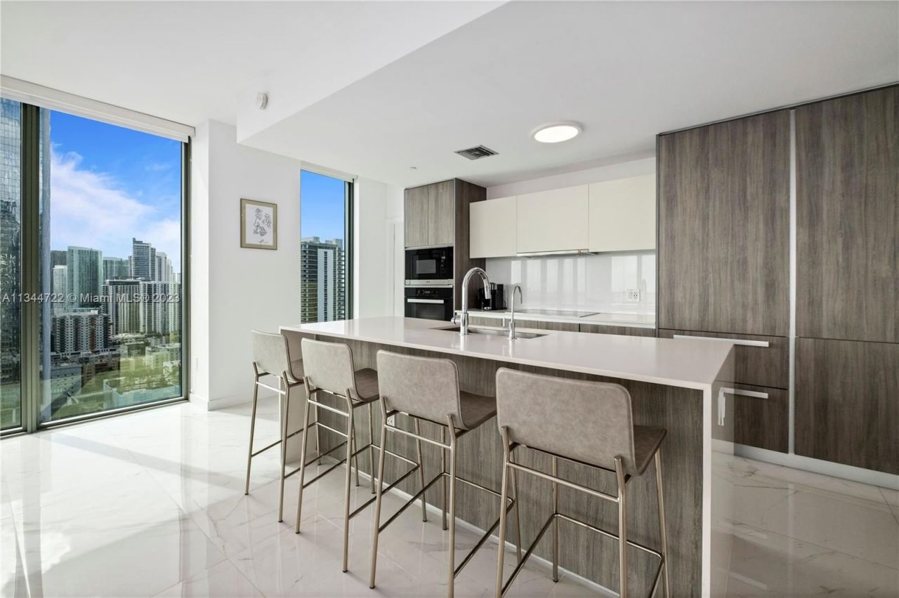 Flat in Miami, USA, 180 m² - picture 15