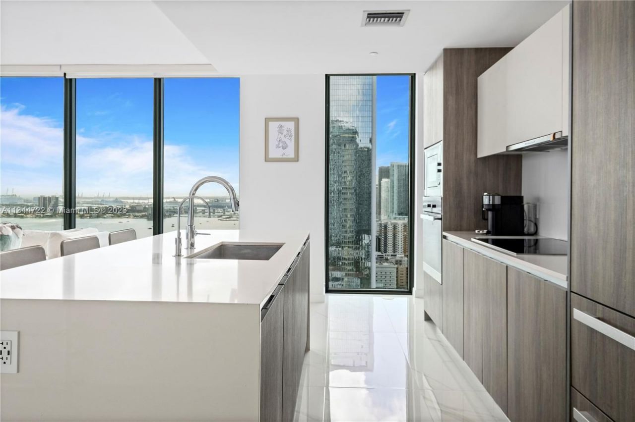 Flat in Miami, USA, 180 m² - picture 14