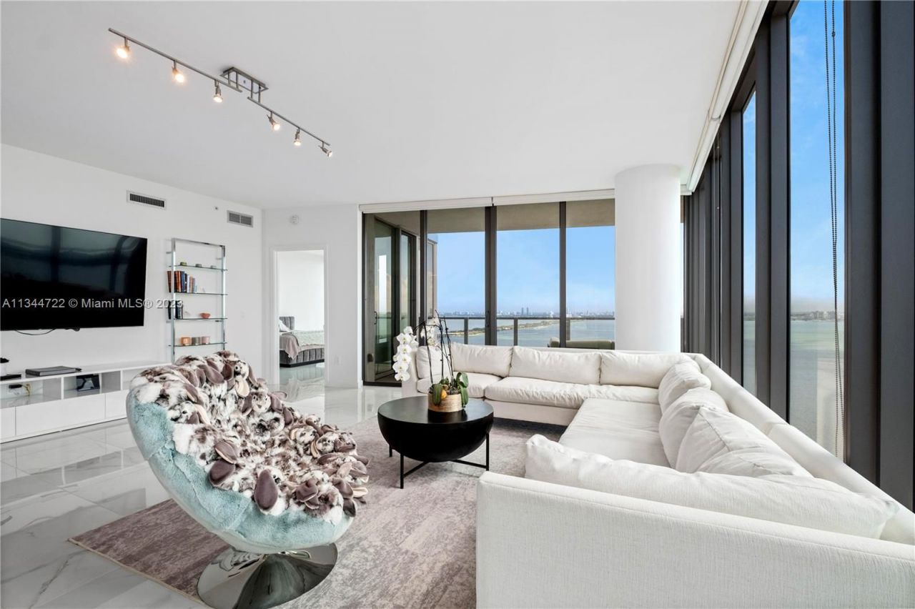 Flat in Miami, USA, 180 m² - picture 3